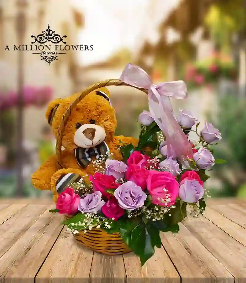 Canasta floral con Oso de peluche | Flores para Cumpleaños | ¡Envía Hoy!